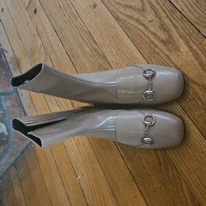 Gucci  patent leather boot size 8 Beige